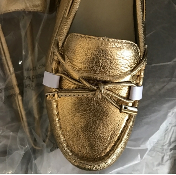 MICHAEL Michael Kors Daisy Moc in Pale Gold Metallic Leather - Picture 9 of 12